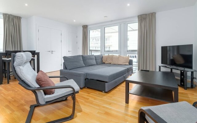 Stunning 3BR Flat in East Village W/balcony, Fits 9