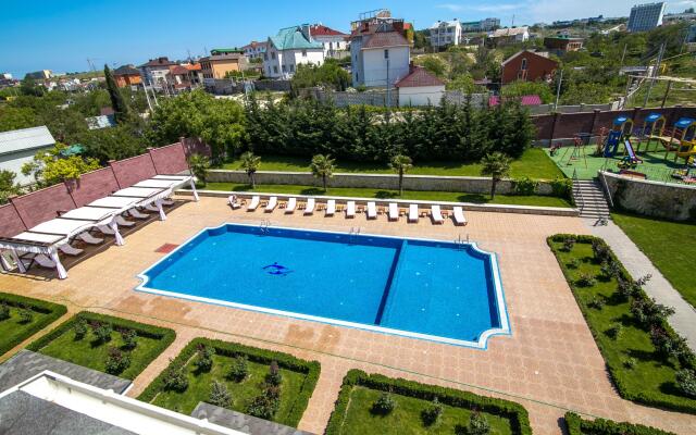 Riviera, Sevastopol