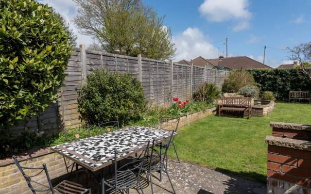 3 Bedroom House In Brighton With Garden