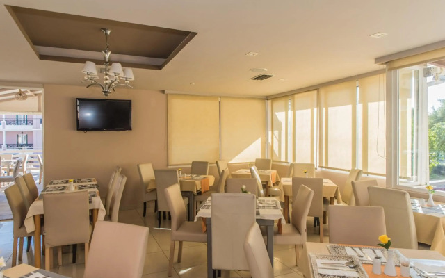 Porto Planos Beach Hotel