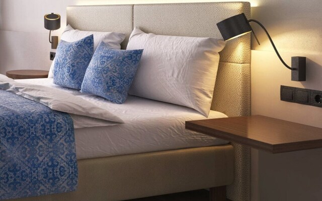 NUHR Medical - Hotel & Restaurant