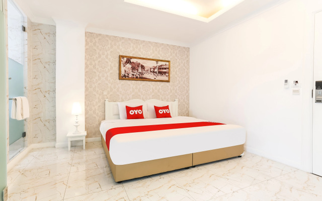 B2 Riverside Colonial Hotel