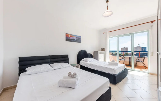 Central Main Square Apartment