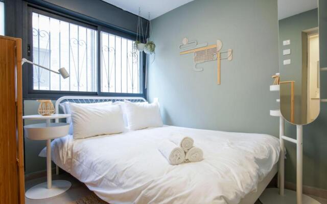 Jerusalem market apartment