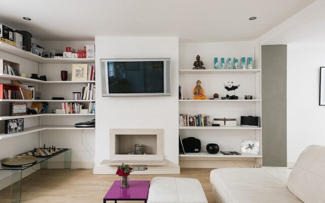 Sleek 2BR Mews House Just Off Portobello Road