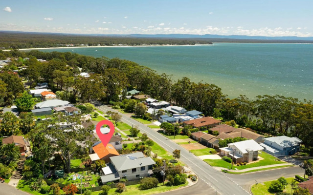 Stylish Family Beach House Walking Distance to 3 Beaches
