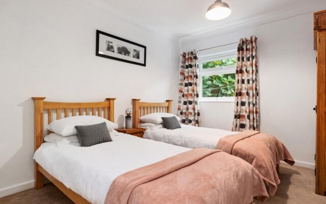 St Helens Apartment 2 - Short Walk to Beach