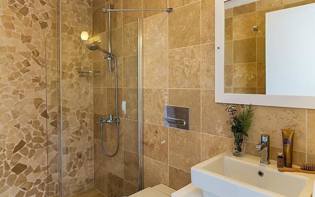 Villa Mountain by Akdenizvillam