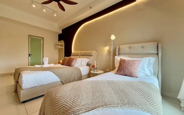 ICC Luxury Suites By Grab A Stay – Guest Rooms – Ipoh