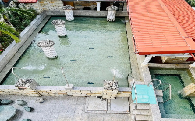 Shexia Liyu Hot Spring