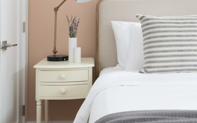Elegant Brighton Suites by Sonder