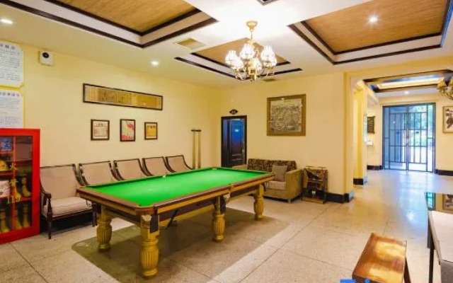 Yu Hill Hotel (Guilin Arctic Square)