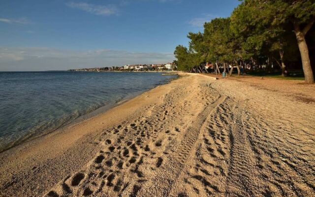 Anita Dikloclose To The Beach5 Persons