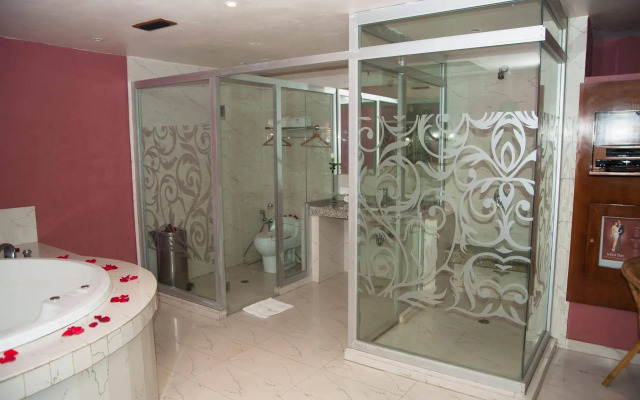 Hotel Aladdin Caracas - Couples Only