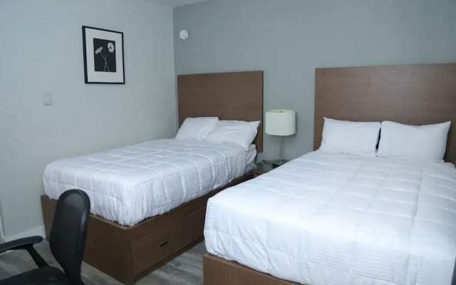 Queensway Court Motel