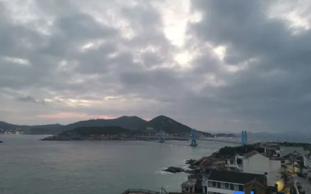 Yiyezhou Fisherman Gueshouse