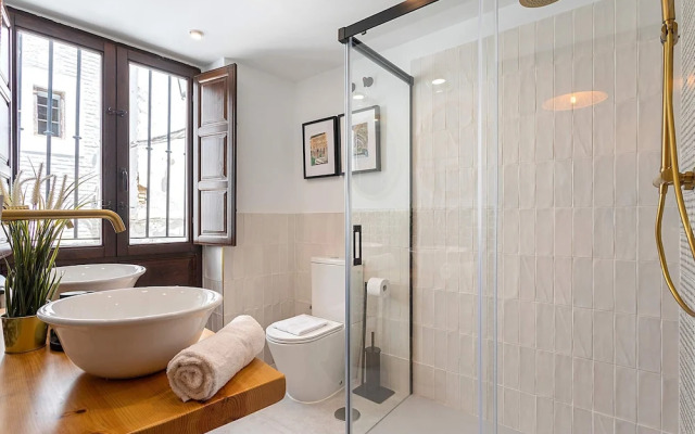 Luxury House in Granada Center. Reyes II