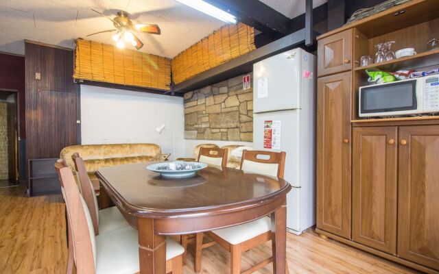 Gojo Paradiso homes restaurant and bar - Hostel