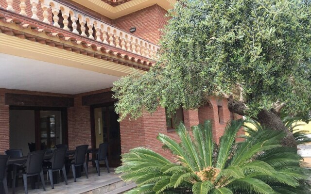 Unique Six Bedroom Villa with Private Pool