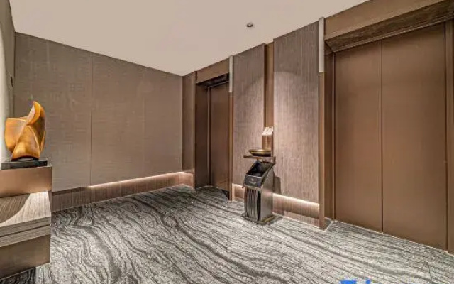 Longhai Silk Road Holiday Hotel