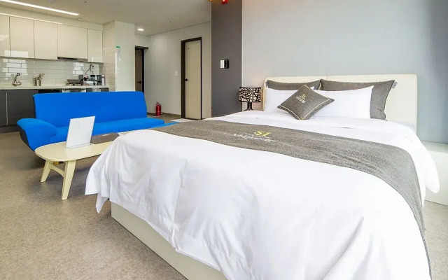 Shine Hotel