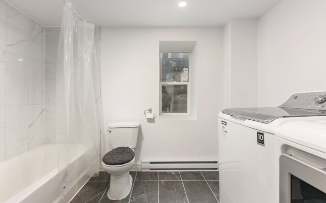 3 Bedroom Loft in Downtown Free parking