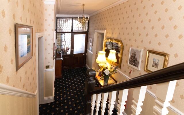 Crescent Lodge Guest House