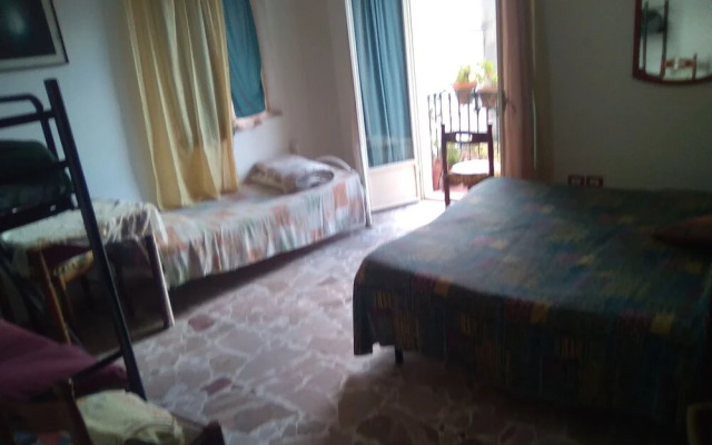 Room-large Triple Room for max 3 People