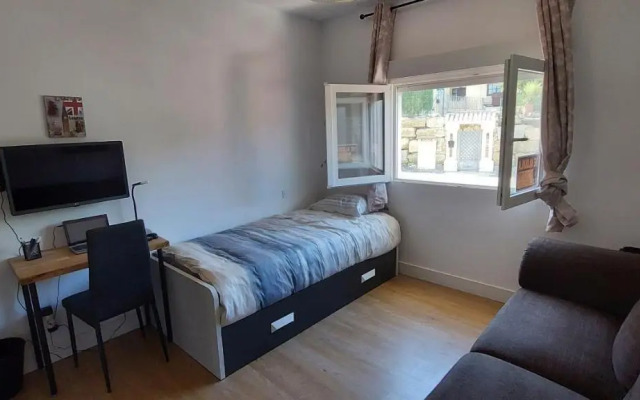 Refurbished 2-Bed Apartment in El Paraiso Alto