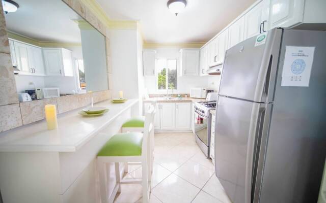 Garden Condos Apt 30 - Lovely 1br Condo W Pool
