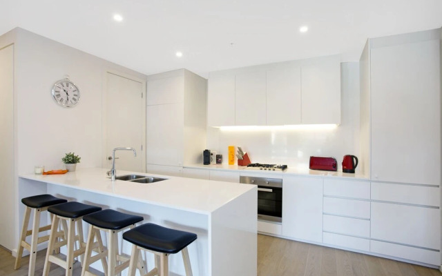 Heart of St Kilda - Infinity Pool + Parking + WIFI