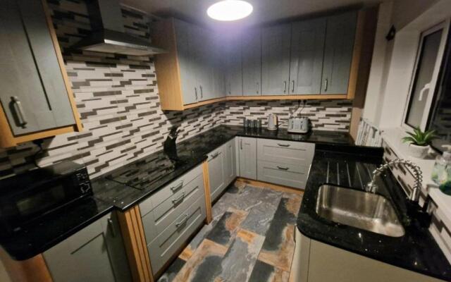 Cosy 3BD Terrace House Barrow in Furness