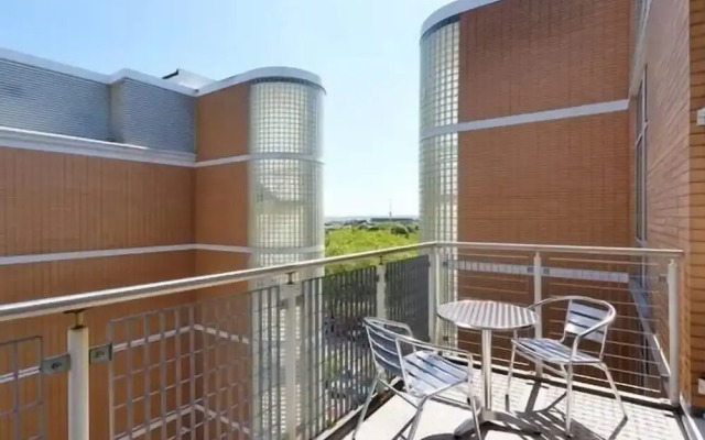 Brightleap Apartments - Silbury View