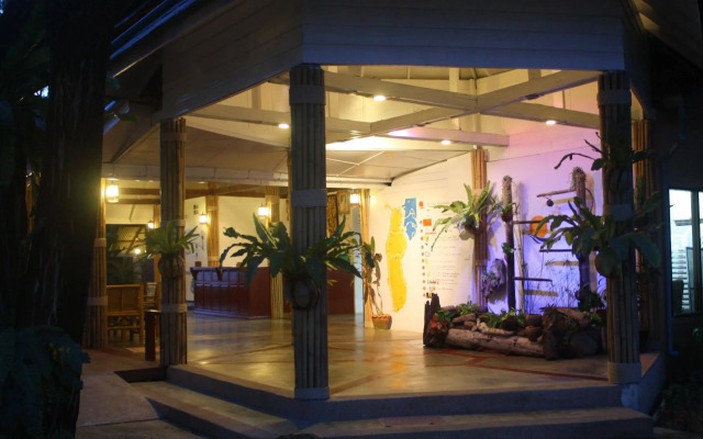 Twin Bay Resort