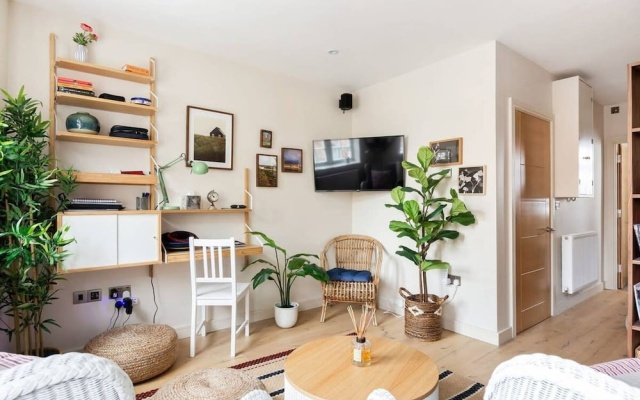 Large Luxury Studio in Heart of Richmond