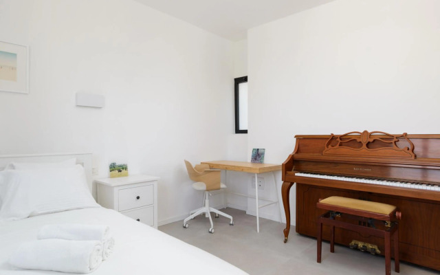 New 4BR Penthouse steps to the beach by HolyGuest