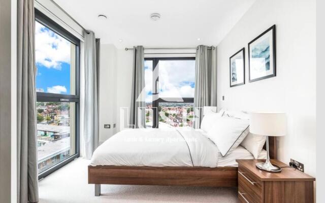 Modern, Stylish PENTHOUSE Apartment next to Wembley Stadium!