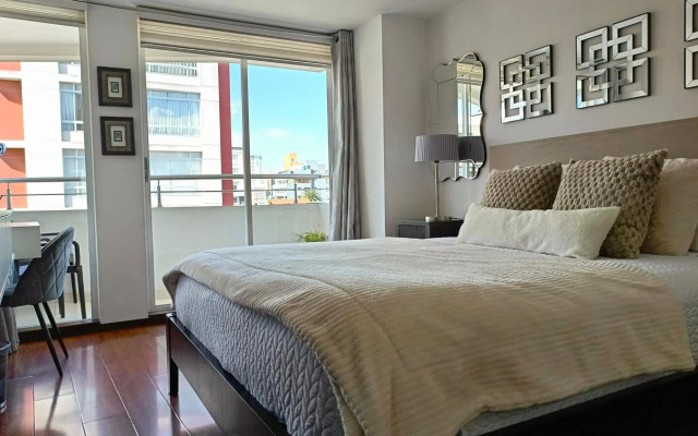 HOME apartment with Balcony - Queen Bed - 6th Floor