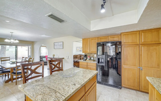 Outdoor Oasis: Family-Friendly Home In Scottsdale!