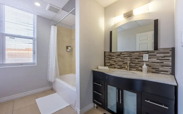 Modern 1BR Getaway Walk to Niagara Falls