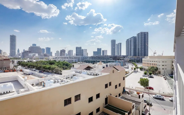 Bright 1BR with balcony in Luma 22