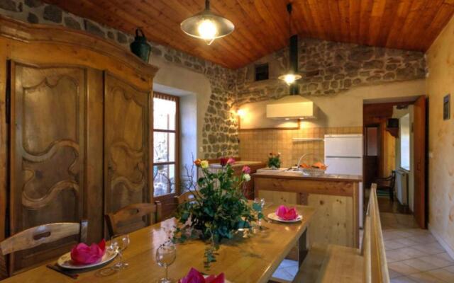Gîte Essertines-en-Châtelneuf, 3 pièces, 6 personnes - FR-1-496-16