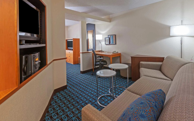 Fairfield Inn & Suites by Marriott Rogers