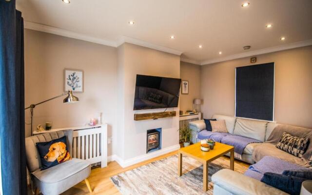 Stunning 2BD Family Retreat Swansea