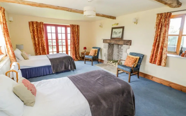 Hollywall Cottage