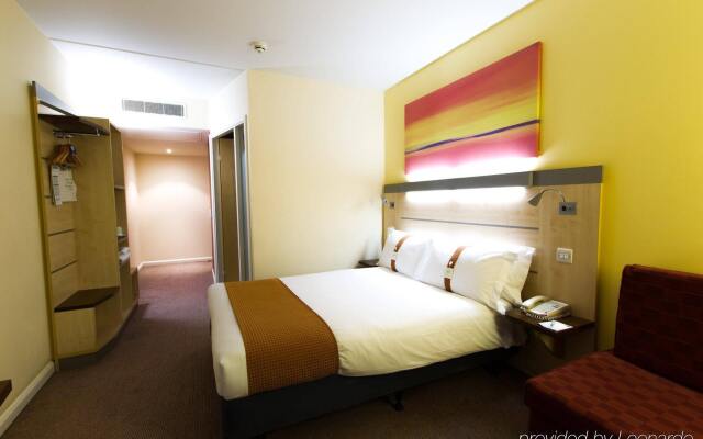 Holiday Inn Express London-Watford Junction, an IHG Hotel