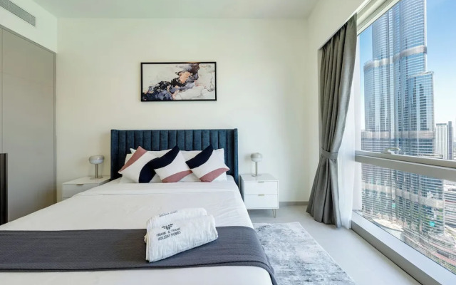 Skyline Serenity -Burj Khalifa View 3905