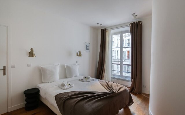 Spacious Apartment Near Madeleine