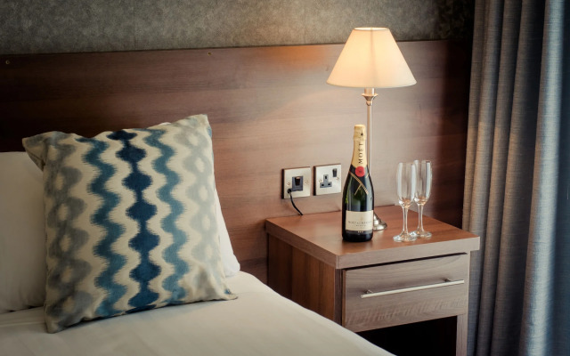 Woodford Dolmen Hotel