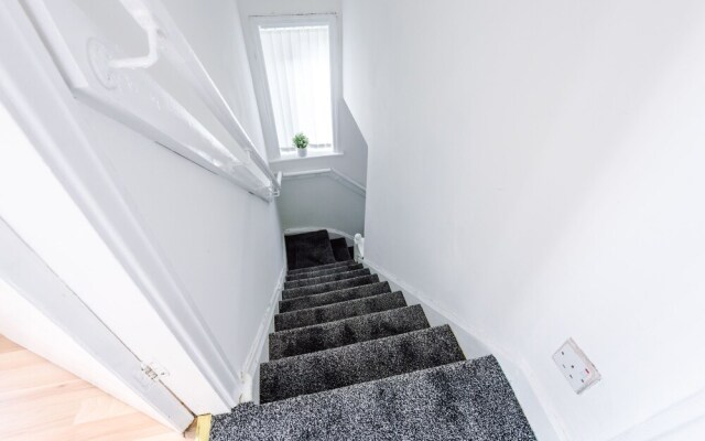 Spacious & Luxurious 3-bed House in Manchester